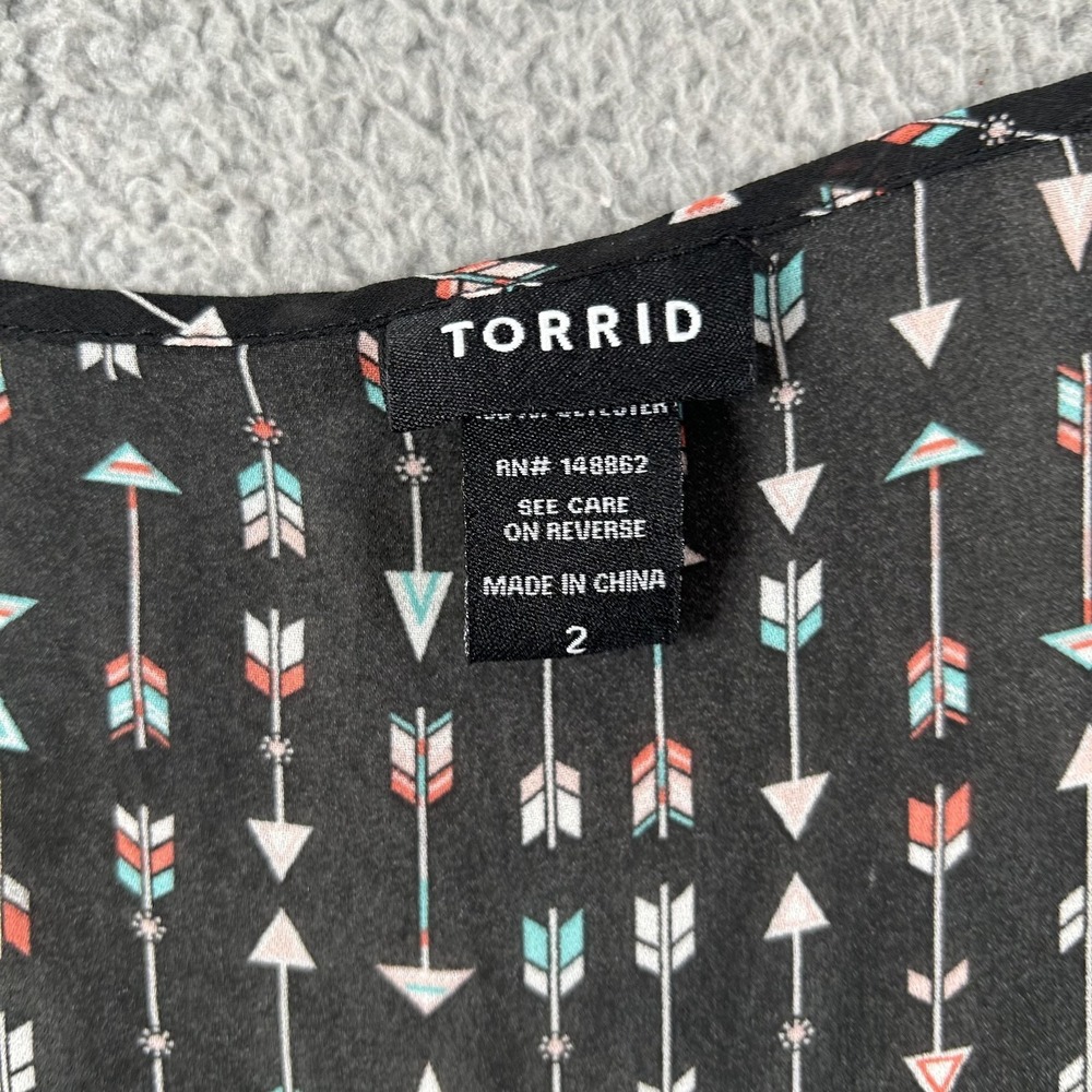 Torrid Shirt Womens 2 Black Arrow Print Sleeveless Sheer Split Back Top - Picture 3 of 15